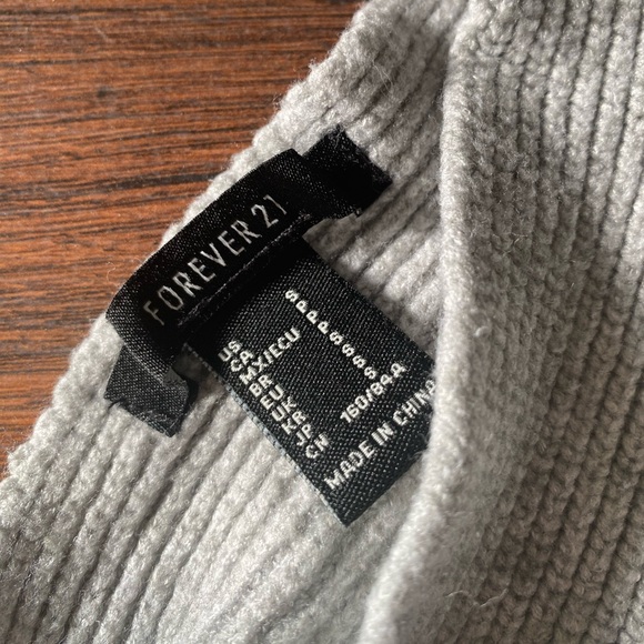 KNIT - Picture 3 of 3